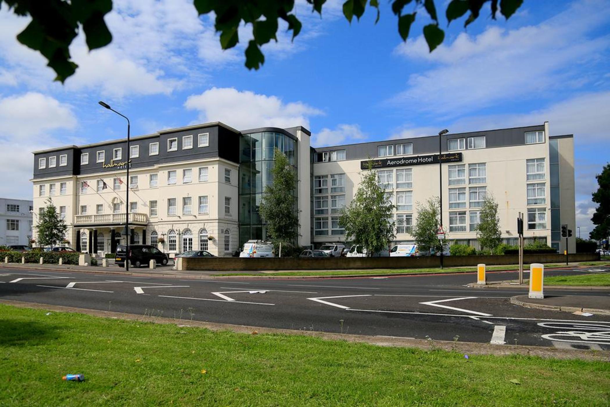 London Croydon Aerodrome Hotel, BW Signature Collection Exterior foto
