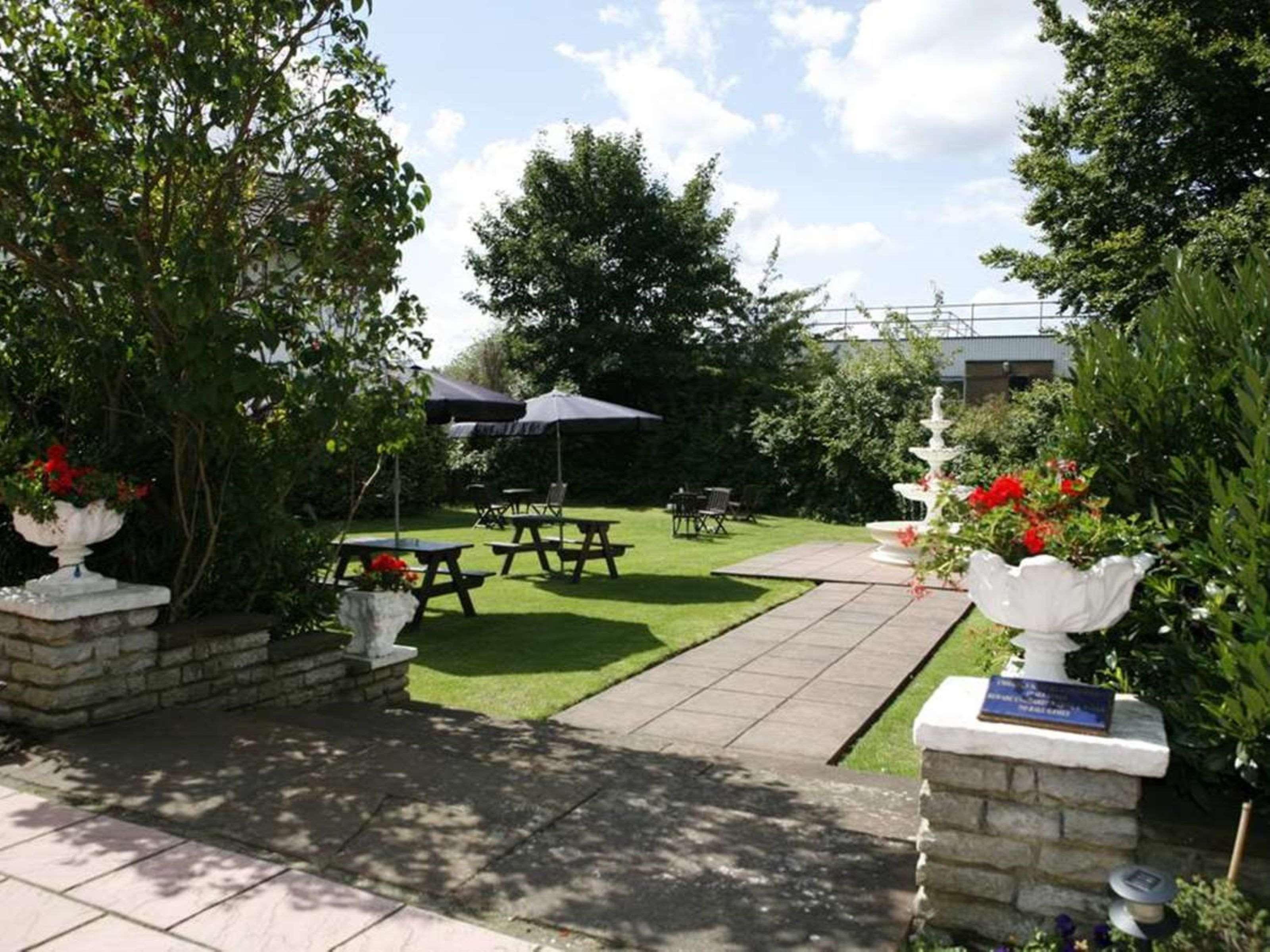 London Croydon Aerodrome Hotel, BW Signature Collection Exterior foto