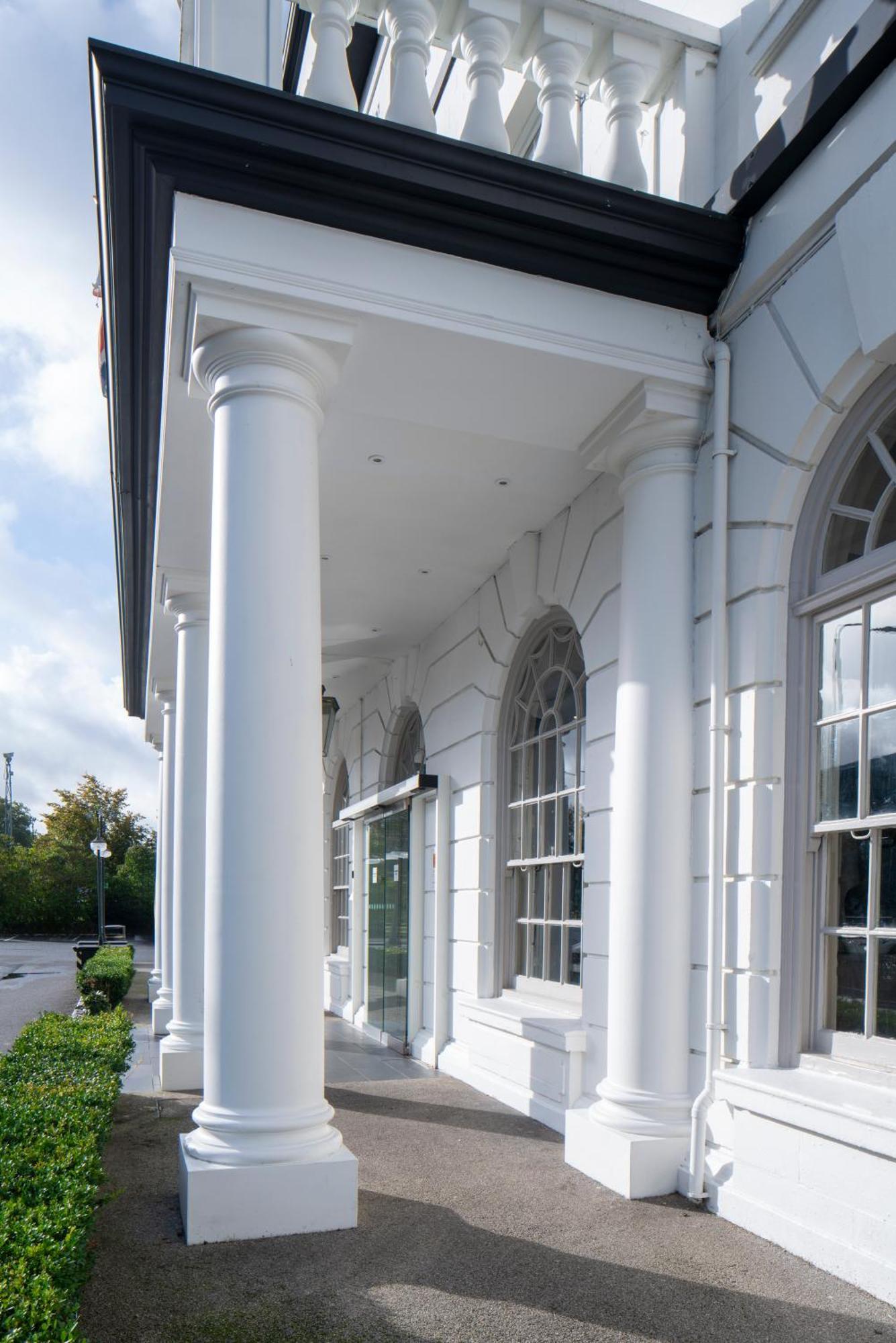 London Croydon Aerodrome Hotel, BW Signature Collection Exterior foto