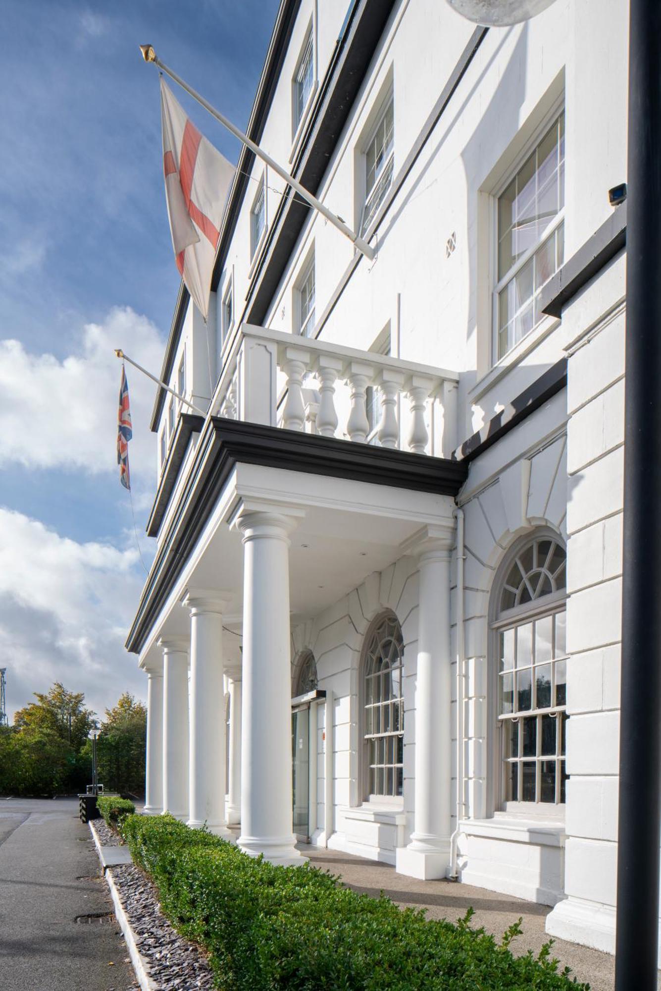 London Croydon Aerodrome Hotel, BW Signature Collection Exterior foto