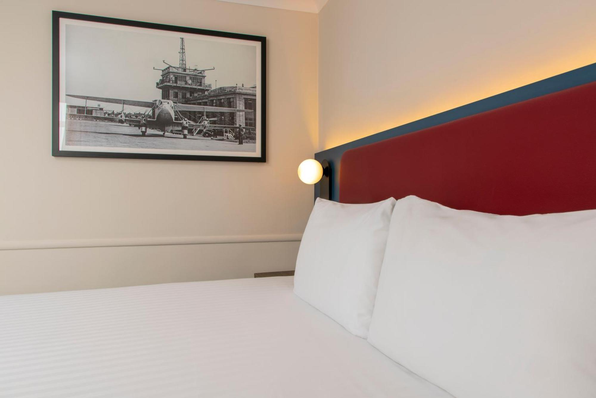 London Croydon Aerodrome Hotel, BW Signature Collection Exterior foto