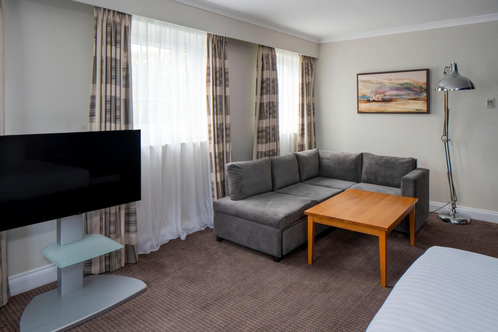 London Croydon Aerodrome Hotel, BW Signature Collection Exterior foto