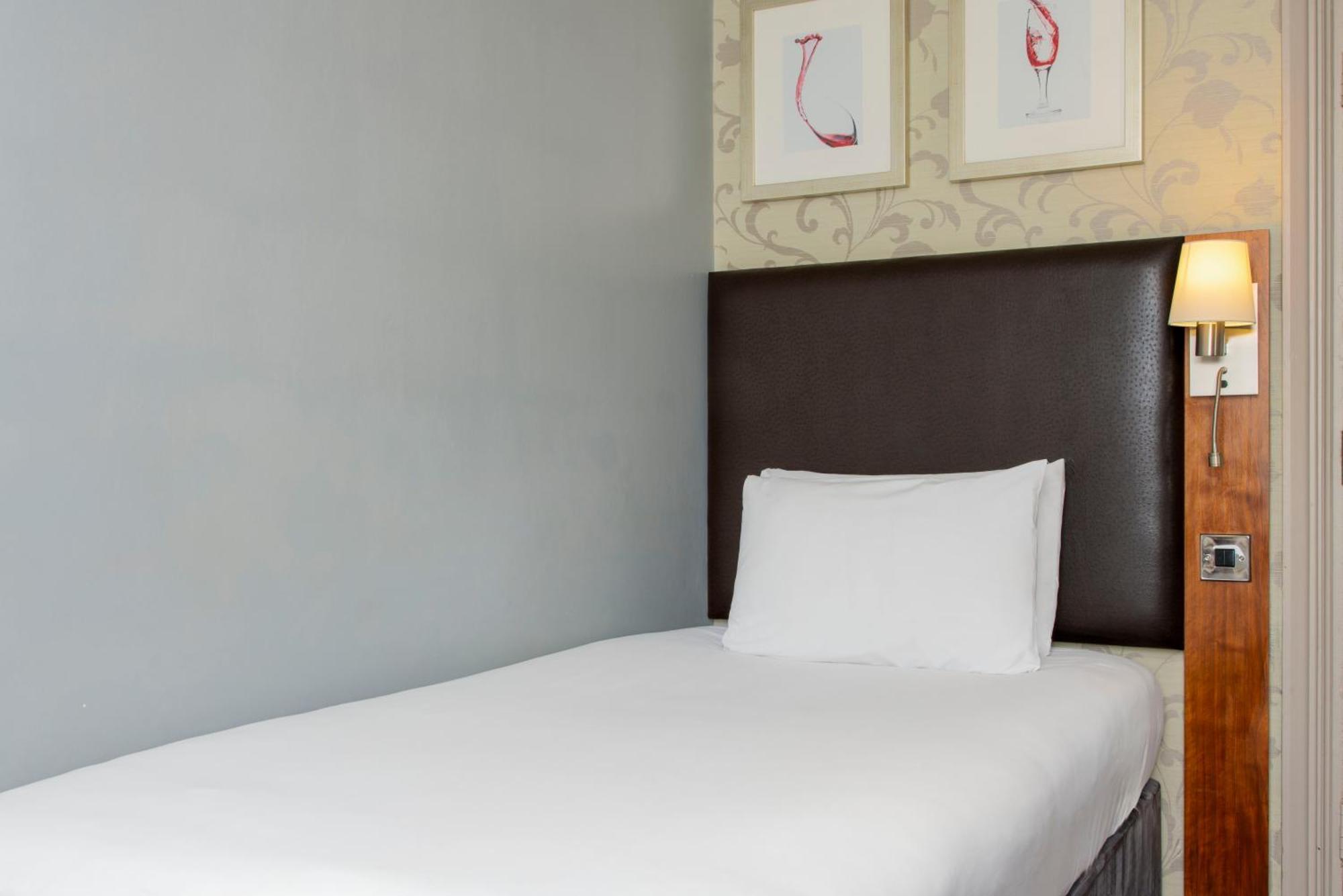 London Croydon Aerodrome Hotel, BW Signature Collection Exterior foto